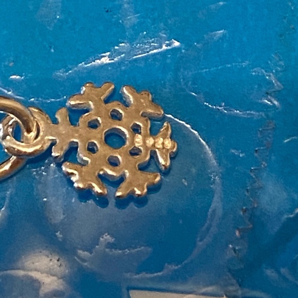 Snowflake Sterling silver Charm - Picture 6 of 7